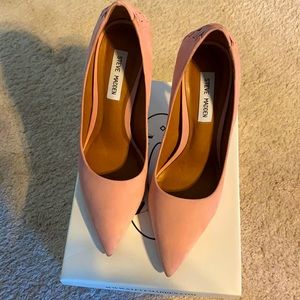 Steve Madden pink suede pumps